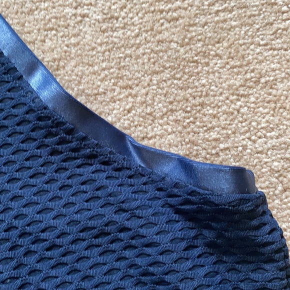 Aerate Open Navy Koral Mesh Workout Tank - Picture 5 of 6